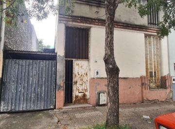 Casa · 136m² · 6 Ambientes · 1 Cochera · Venta/casa/zona Centrica/a Refaccionar