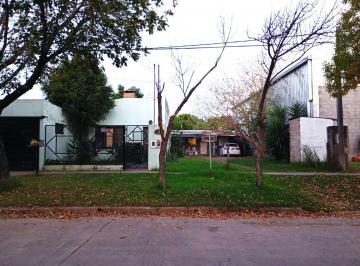 Casa · 218m² · 6 Ambientes · 1 Cochera · Venta / Dos Viviendas y Amplio Terreno/ Rafaela