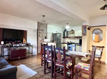 Casa · 91m² · 6 Ambientes · 2 Cocheras · Oportunidad 2 Propiedades - Buena Ubicacion