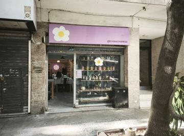 Local comercial · 72m² · Local a La Calle con Vidriera | 70 m² | V. Crespo