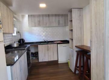 Casa · 170m² · 7 Ambientes · 1 Cochera · Casa Céntrica 4 Dorm C/vista a 7 Cuadras del Lago