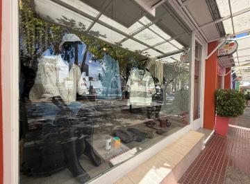 Fondo de comercio · 46m² · Venta Fondo de Comercio, Local Ropa