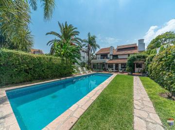 Casa · 360m² · 7 Ambientes · 3 Cocheras · Casa 7 Amb Venta Martinez Jardin Pileta y Quincho