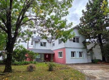 Casa · 207m² · 5 Ambientes · 1 Cochera · Casa en Venta 5 Amb a La Laguna Barrio Las Palmas