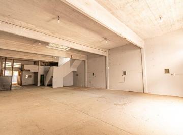 Bodega-Galpón · 612m² · Galpón en Alquiler en Monte Castro Oportunidad