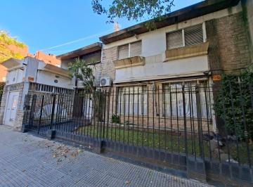 Casa · 477m² · 4 Ambientes · 1 Cochera · Casa Vecina a Plaza Arenales, Devoto P/remodela