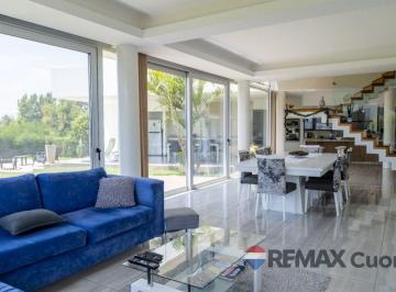 Casa · 383m² · 4 Ambientes · 2 Cocheras · Venta Casa 4 Ambientes Los Troncos Vista Al Lago