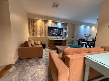 Casa · 230m² · 4 Ambientes · 1 Cochera · Venta de Casa de 4 Ambientes en Berazategui