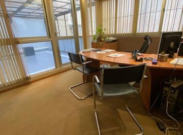 Oficina comercial · 90m² · Venta Muy Buena Oficina con 5 Despachos y Patio