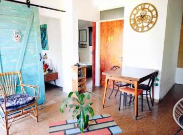 Casa · 71m² · 4 Ambientes · Venta Casa 4 Amb Reciclada Jardín y Pileta Merlo