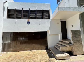 Casa · 212m² · 7 Ambientes · 2 Cocheras · Casa en Venta La Plata 4 Dorm.