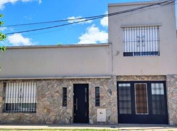 PH · 120m² · 4 Ambientes · 1 Cochera · PH Venta Tolosa 2 Dorm. Escritorio Al Frente