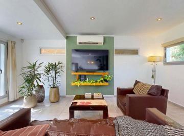 Casa · 130m² · 5 Ambientes · 1 Cochera · Casa en Venta en City Bell 4 Dorm.