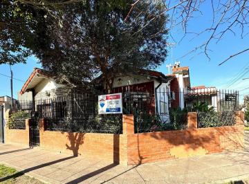 Casa · 135m² · 4 Ambientes · 1 Cochera · Venta Casa 4 Amb en Ituzaingo C/cochera Cubierta