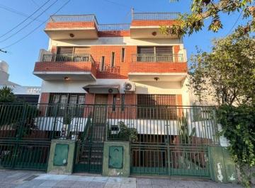 PH · 90m² · 4 Ambientes · 2 Cocheras · Amplio PH en Lanus Oeste con Terraza