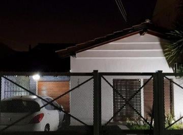 Casa · 201m² · 4 Ambientes · 2 Cocheras · Venta Casa en Lomas de Zamora con Parque y Quincho