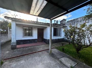 Casa · 71m² · 3 Ambientes · 2 Cocheras · Venta Casa 2 Dorm. Abayuba - Jardin y Barbacoa