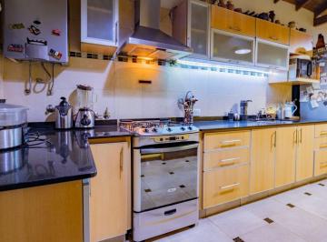 Casa · 130m² · 5 Ambientes · 1 Cochera · Casa 5 Ambientes Venta Ciudad Evita