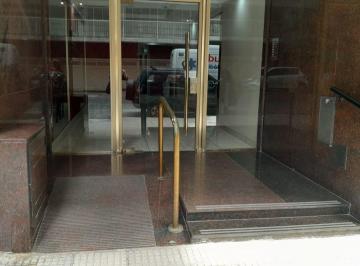 Departamento · 76m² · 4 Ambientes · Venta Depto Valor Oportunidad a 50 m de Rivadavia