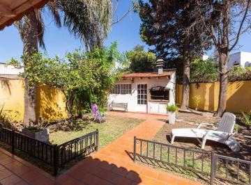 Casa · 126m² · 5 Ambientes · Venta Casa 5 Amb. con Jardin en Ramos Mejía