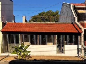 Casa · 69m² · 4 Ambientes · Venta 2 Casas 4 Ambientes en Lanus a Refaccionar