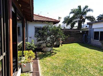 Casa · 175m² · 5 Ambientes · 3 Cocheras · Casa en Venta Morón 4 Amb Jardín Quincho y Cochera