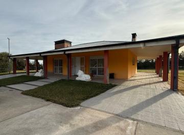 Quinta vacacional · 140m² · 1 Dormitorio · 3 Cocheras · Casa Quinta + Pileta!