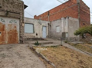 Casa · 126m² · 4 Ambientes · 1 Cochera · Venta de Casa a Refaccionar