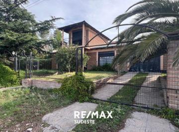 Casa · 216m² · 5 Ambientes · 2 Cocheras · Casa en Venta en Patagonia Norte Apta Credito