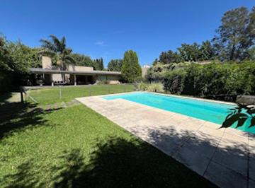 Casa · 268m² · 5 Ambientes · 2 Cocheras · Casa en Venta en Pergamino con Pileta