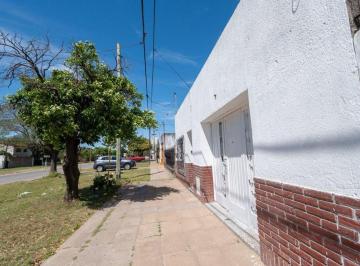 Casa · 150m² · 4 Ambientes · 1 Cochera · Casa Sobre Av Gral. Paz 7900
