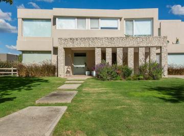 Casa · 500m² · 7 Ambientes · 2 Cocheras · Casa en Venta en Estancias del Pilar - Barrio Golf