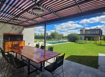 Casa · 199m² · 5 Ambientes · Venta Casa 5 Ambientes Barrio La Alameda Estrenar