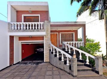 Casa · 265m² · 5 Ambientes · 1 Cochera · Venta Casa 5 Ambientes - Quincho/parque - Hurlingham