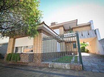 Casa · 268m² · 4 Ambientes · 1 Cochera · Importante Casa en Excelente Ubicación