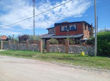 Casa · 200m² · 6 Ambientes · 1 Cochera · Casa 4 Dormit. Pileta Villa Giardino