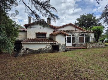 Casa · 185m² · 8 Ambientes · 1 Cochera · Venta Casa Mas Gran Terreno 1.4 Ha Valle Hermoso