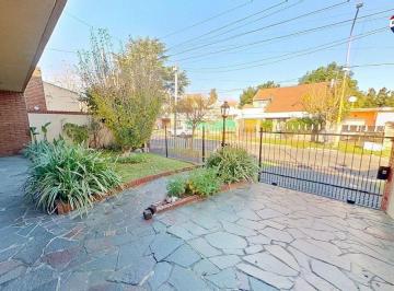 Casa · 198m² · 5 Ambientes · 3 Cocheras · Casa 5 Amb Venta Quilmes Oeste Permuta Apto Cred