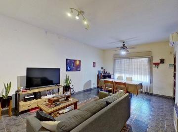 Casa · 158m² · 6 Ambientes · 1 Cochera · Venta Casa 6 Amb V. Dominico con Patio y Garaje