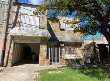 Casa · 278m² · 9 Ambientes · 1 Cochera · Venta de Casa Multifuncional de 3 Unidades