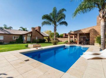 Casa · 180m² · 4 Ambientes · 2 Cocheras · Alquiler Temporal Casa en Funes con Pileta