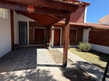 Casa · 179m² · 4 Ambientes · Casa en Venta en Barrio Santa Genoveva – Neuquén