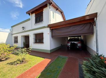 Casa · 160m² · 4 Ambientes · 3 Cocheras · Venta Casa 4 Amb Hurlingham Permuta