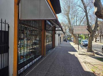 Local comercial · 220m² · 2 Locales + Oficina + Lote de 530 m Ituzaingo