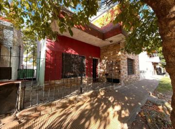 Casa · 104m² · 4 Ambientes · Casa en Venta W. C. morris 4 Ambientes.
