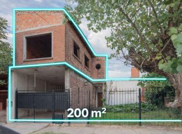 Casa · 160m² · 4 Ambientes · 2 Cocheras · Venta Casa 4 Ambientes Hurlingham Oportunidad