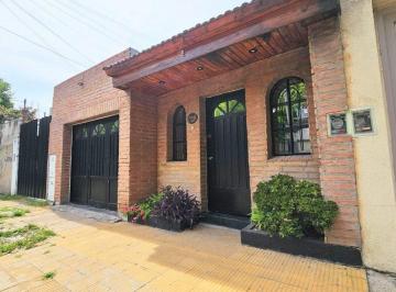 Casa · 78m² · 3 Ambientes · 1 Cochera · Venta Casa 3 Ambientes Lomas del Mirador Apt Cred