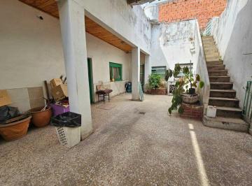 Casa · 165m² · 5 Ambientes · Casa en Venta 5 Ambientes Estación Moron 3 PH