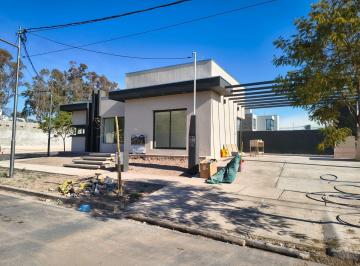 Casa · 135m² · 6 Ambientes · 2 Cocheras · Venta Casa en B° Privado Las Acacias, Mendoza
