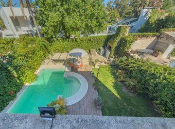 Casa · 165m² · 4 Ambientes · 2 Cocheras · Casa en Venta Gonnet 3 Dorm. Apta Banco